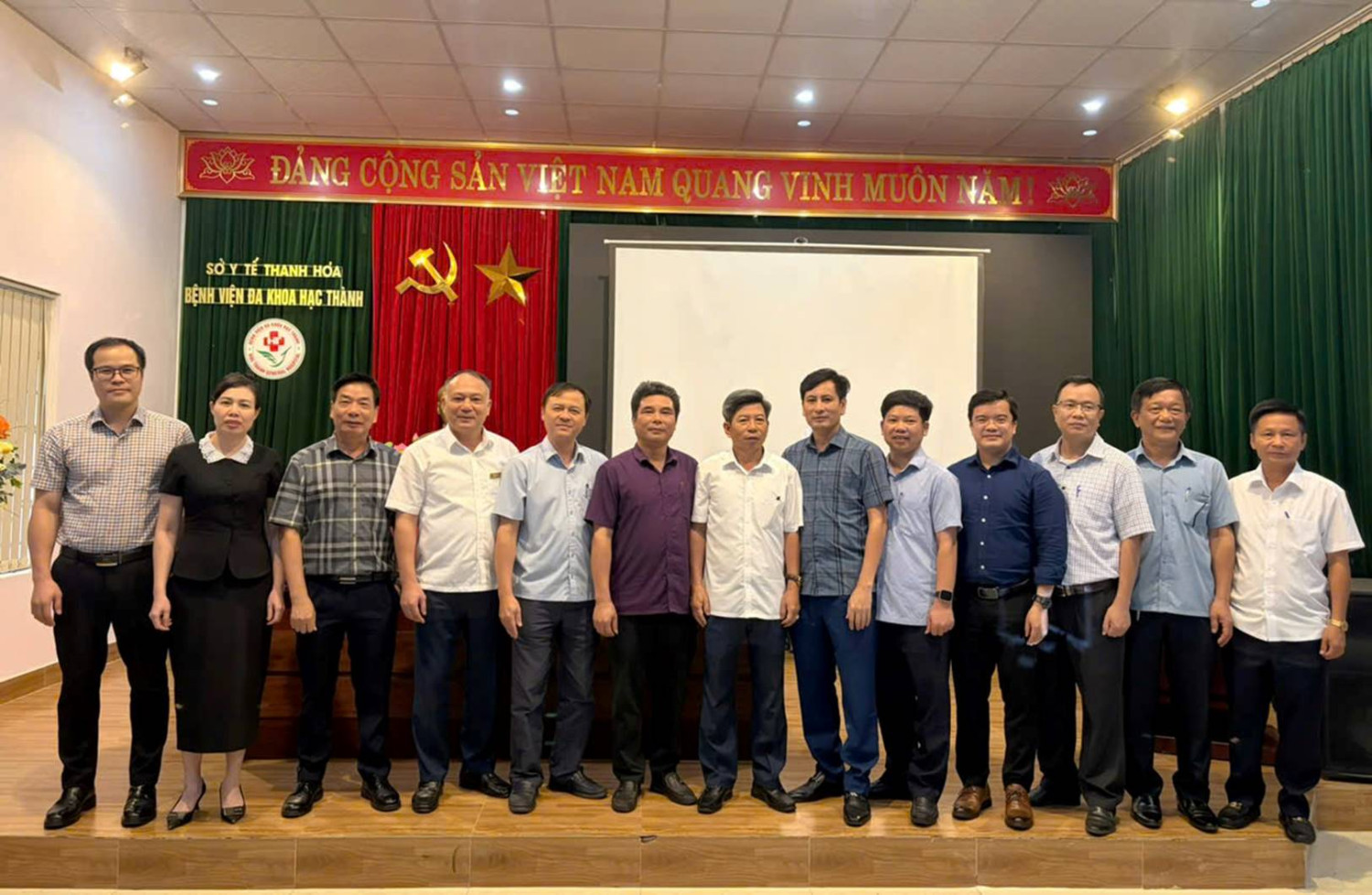 Hội nghị sơ kết phong trào thi đua 6 tháng đầu năm, triển khai nhiệm vụ 6 tháng cuối năm 2026 Khối thi đua số 3: Tăng cường đoàn kết, chia sẻ kinh nghiệm, nâng cao chất lượng khám chữa bệnh