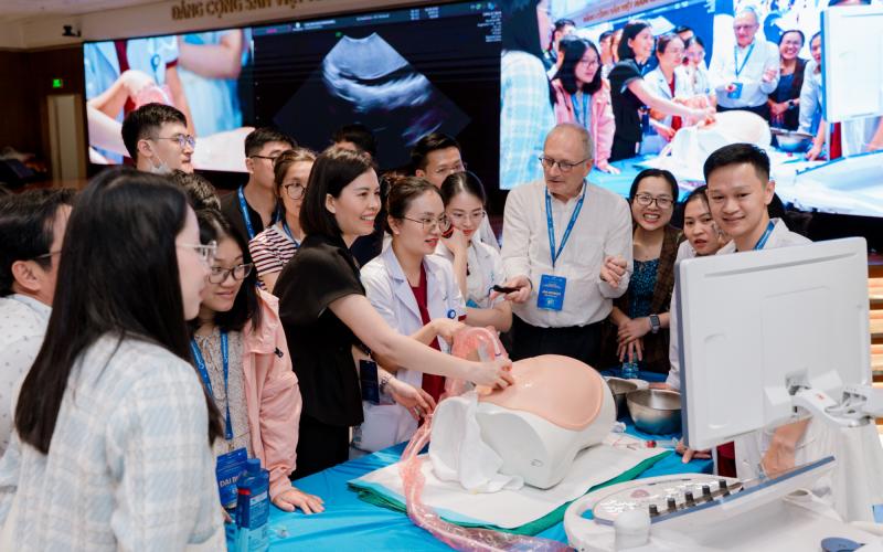 Can thiệp bào thai trên mô hình mô phỏng chân thực – dấu mốc mới trong đào tạo Y học bào thai tại Việt Nam